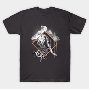 lovely alien parasite T-Shirt